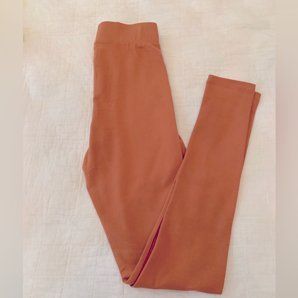 3/$15 FOREVER 21 LEGGINGS NEVER WORN. EXCELLENT CONDITION!